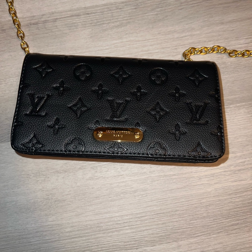 ***AUTHENTIC*** LV Wallet on a Chain Lily